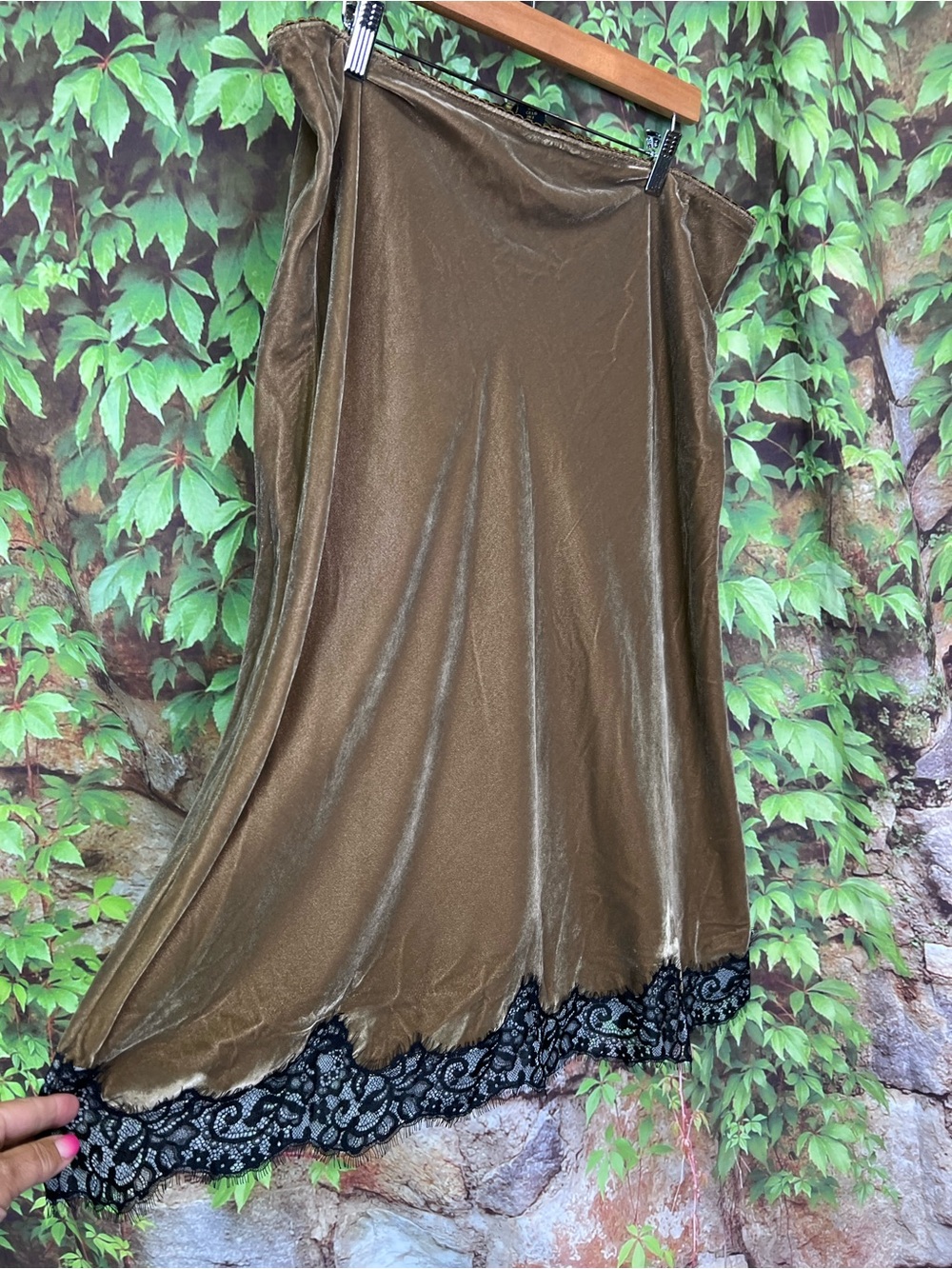 HOUSE OF HARLOW Quiet Luxury Bronze Crushed Velvet Longline Lace Trim Skirt, L - Picture 4 of 13